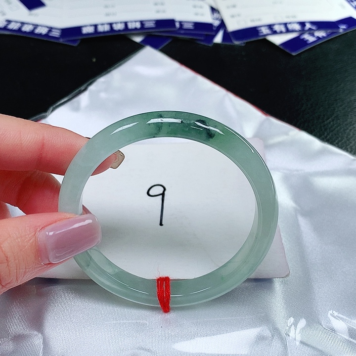 翡翠手镯未镶嵌翡翠手镯未镶嵌