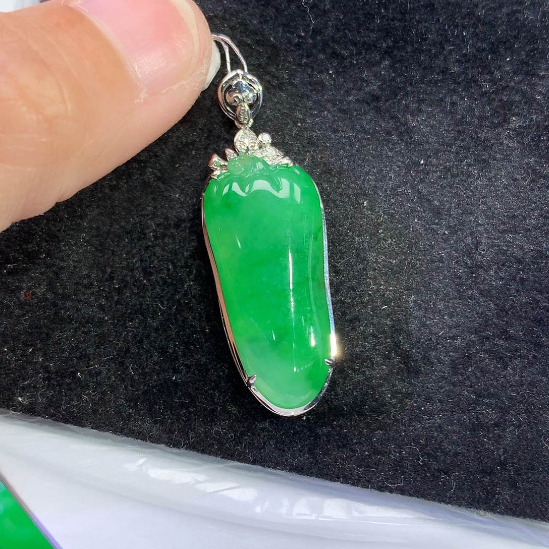 翡翠18K金镶嵌吊坠(赠链)