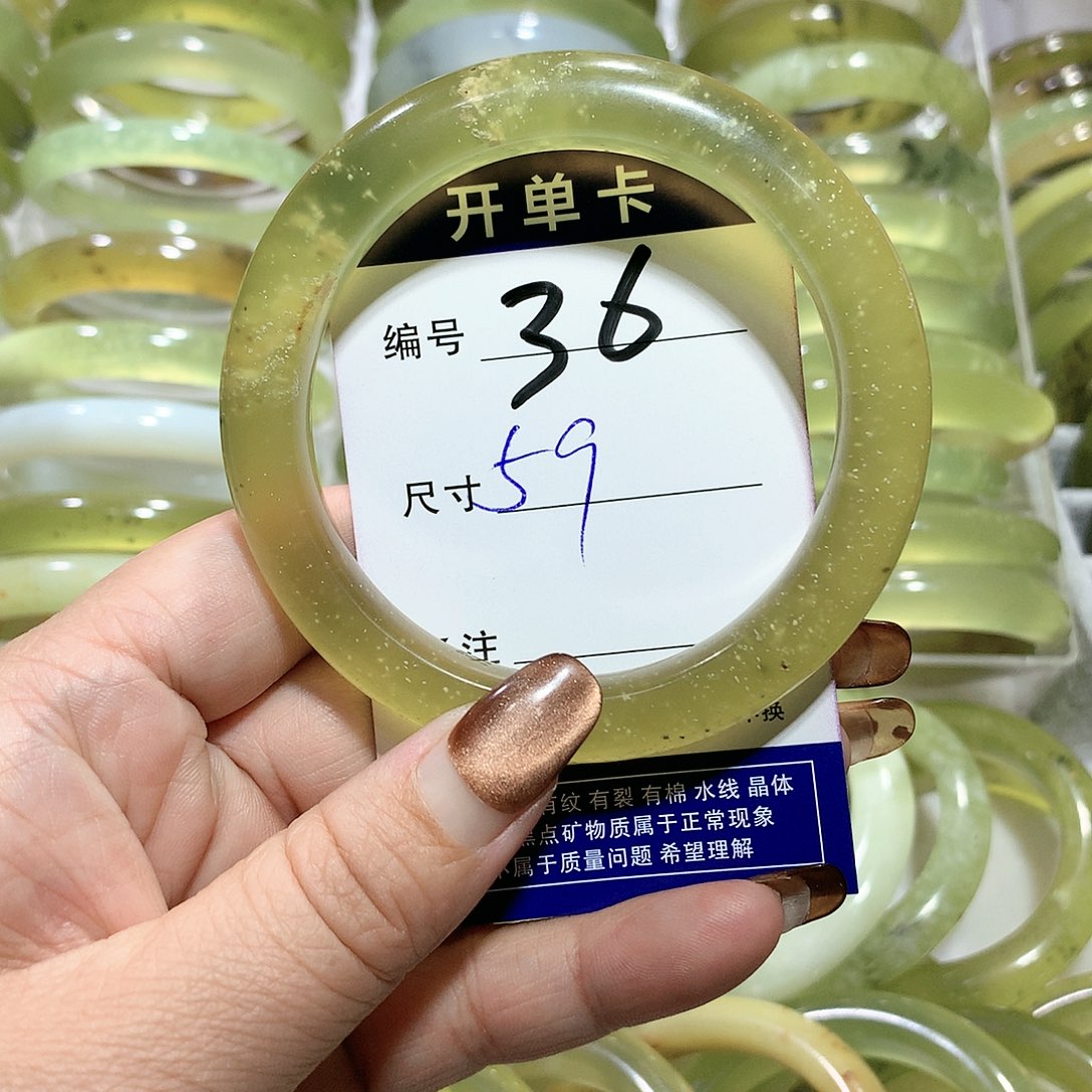 蛇纹石玉手镯未镶嵌