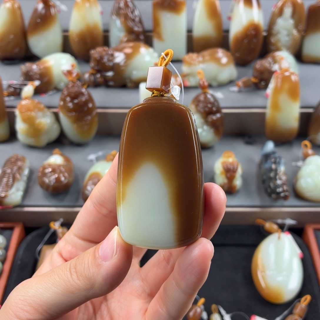 和田玉未镶嵌颈饰