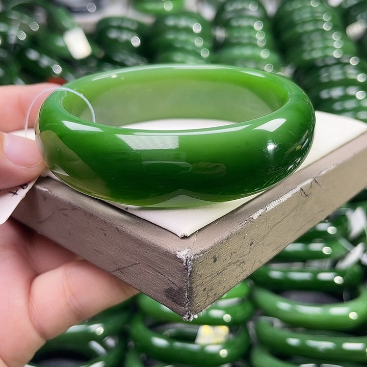 未镶嵌手镯和田玉（碧玉）