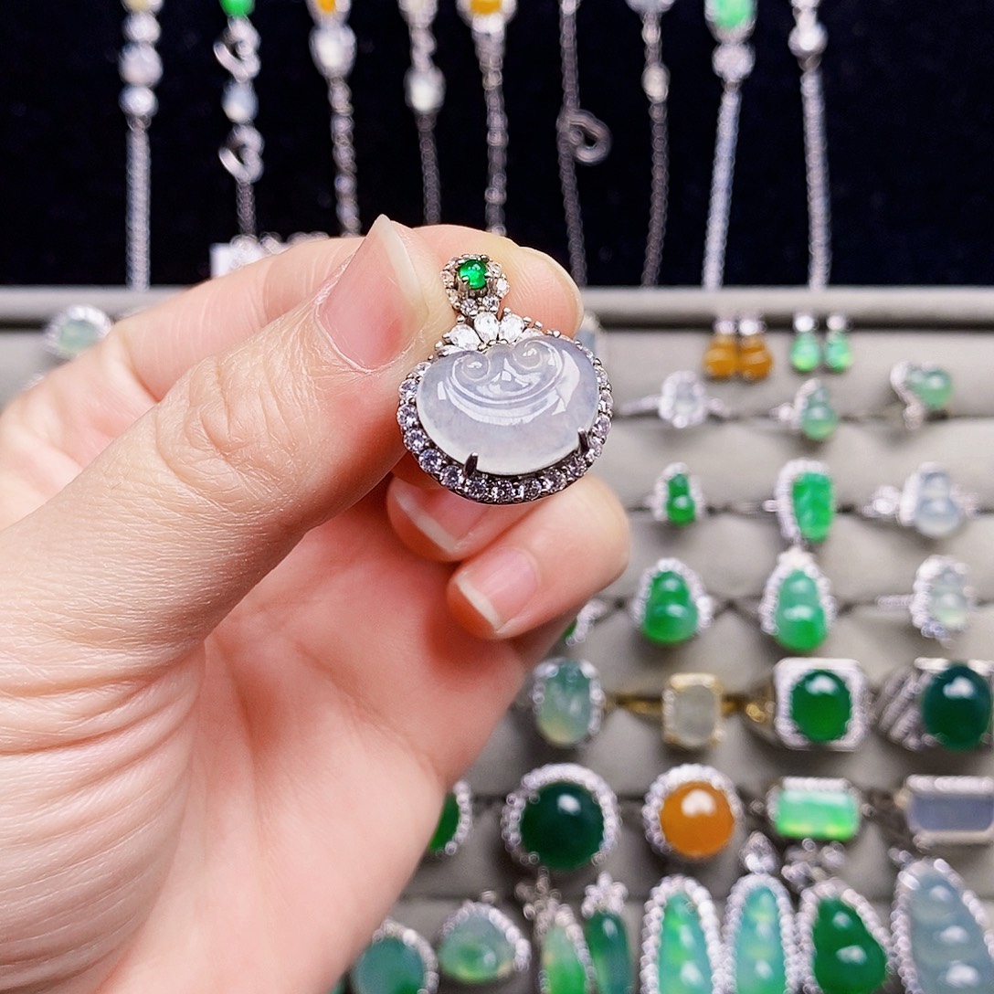 翡翠银S925镶嵌颈饰如意