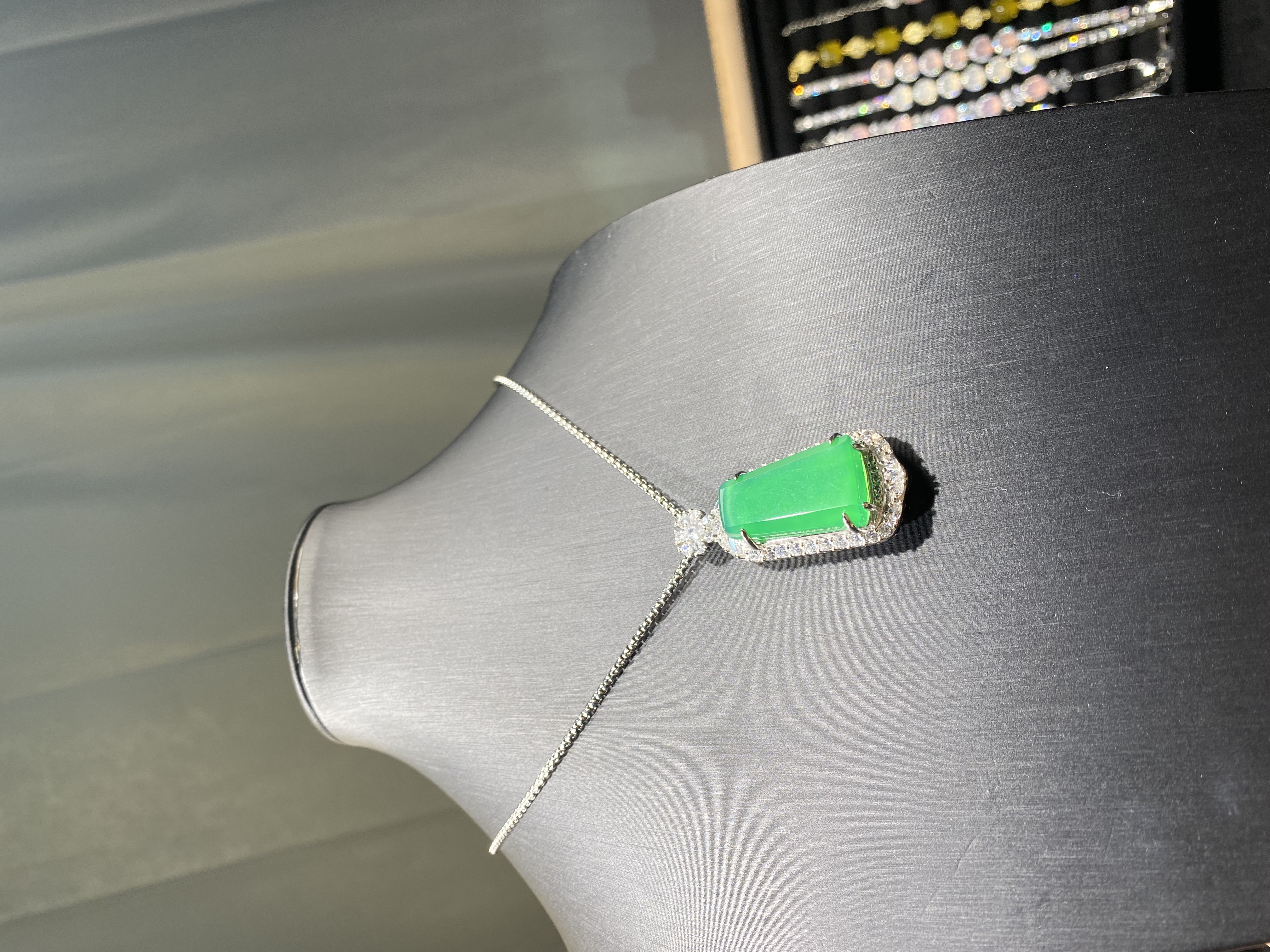 马达加斯加天然玉髓无事牌18号绿款