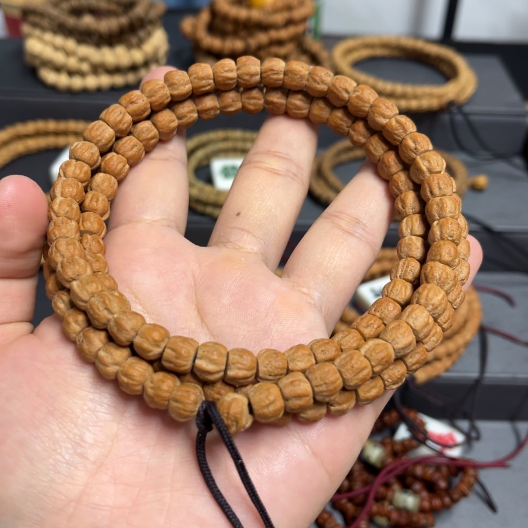 柏香籽/百香籽手串红皮莲花