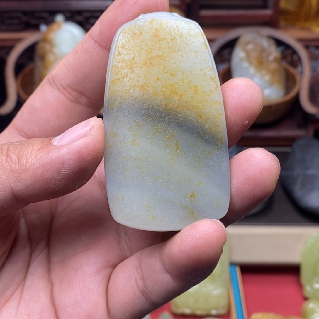 乔***科和田玉未镶嵌颈饰