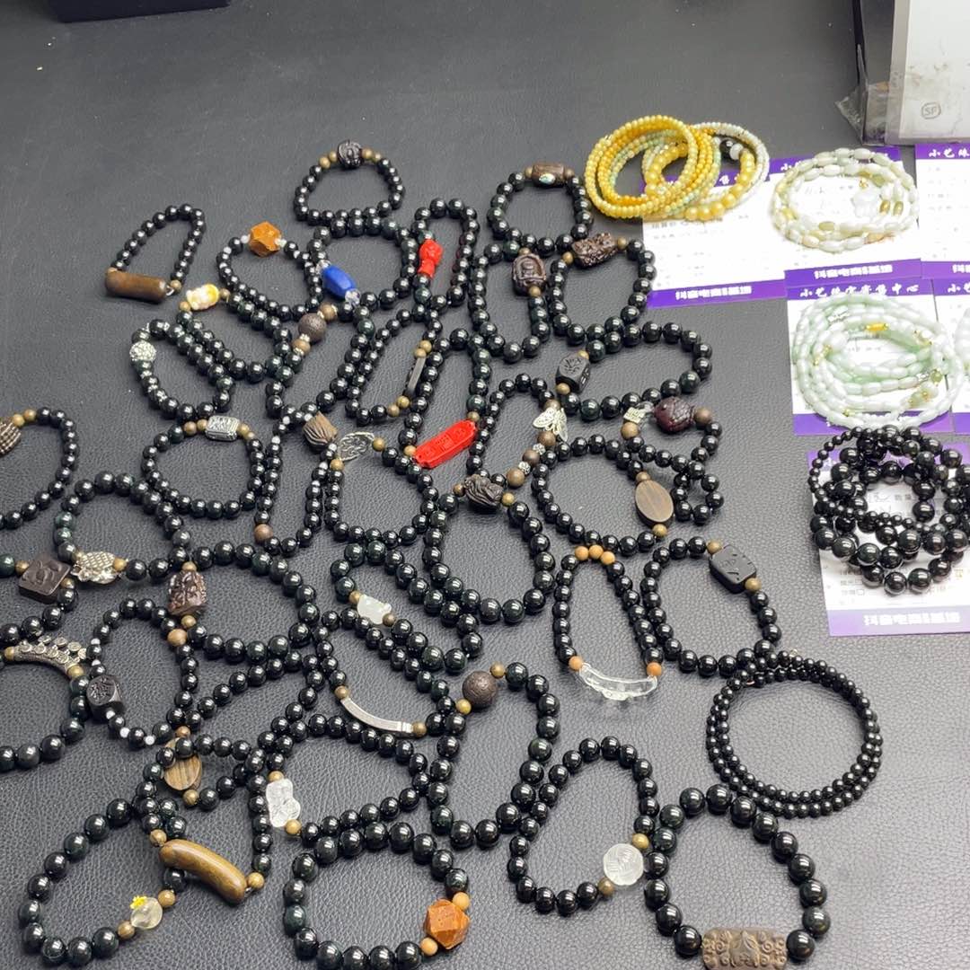 翡翠颈饰18K金镶嵌吊坠