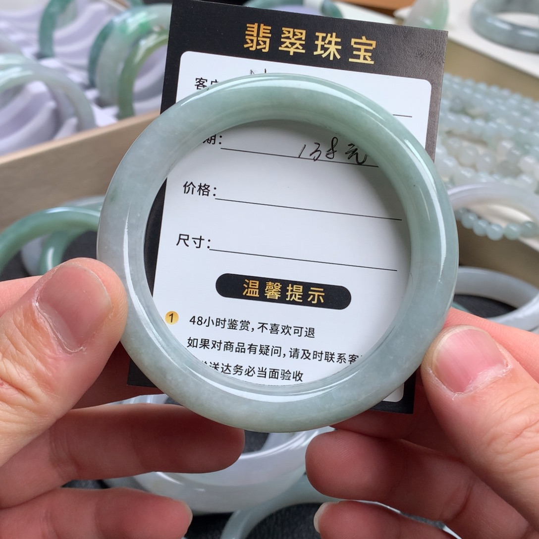 扶***歌翡翠未镶嵌手镯成品