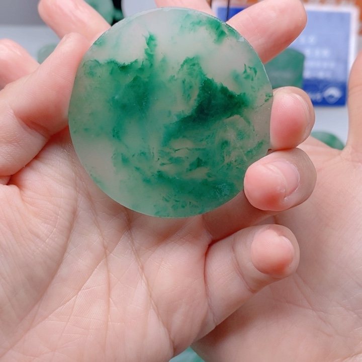 未镶嵌定制石英质玉（非洲翠）
