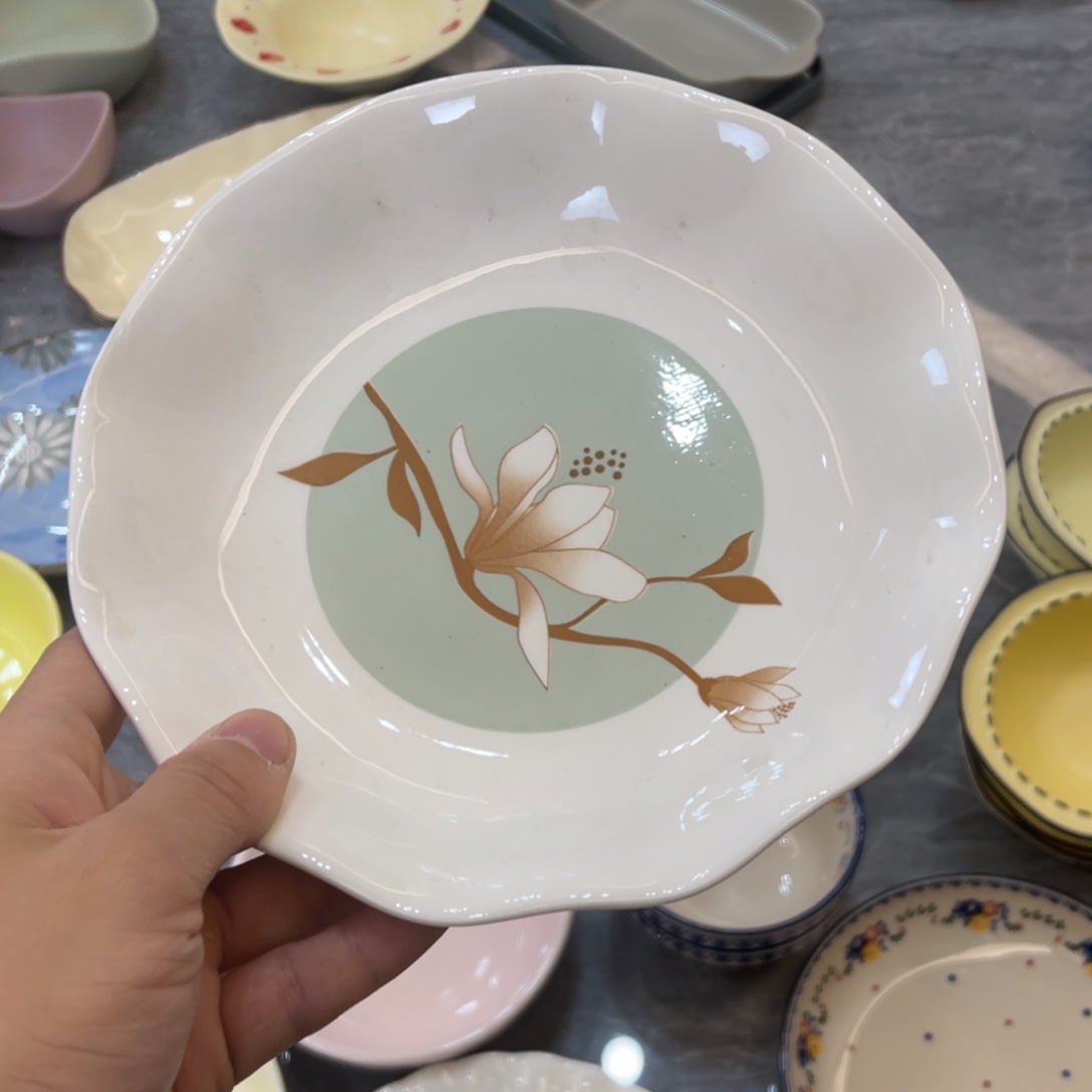 陶瓷微瑕餐具介意勿拍，满18飞！