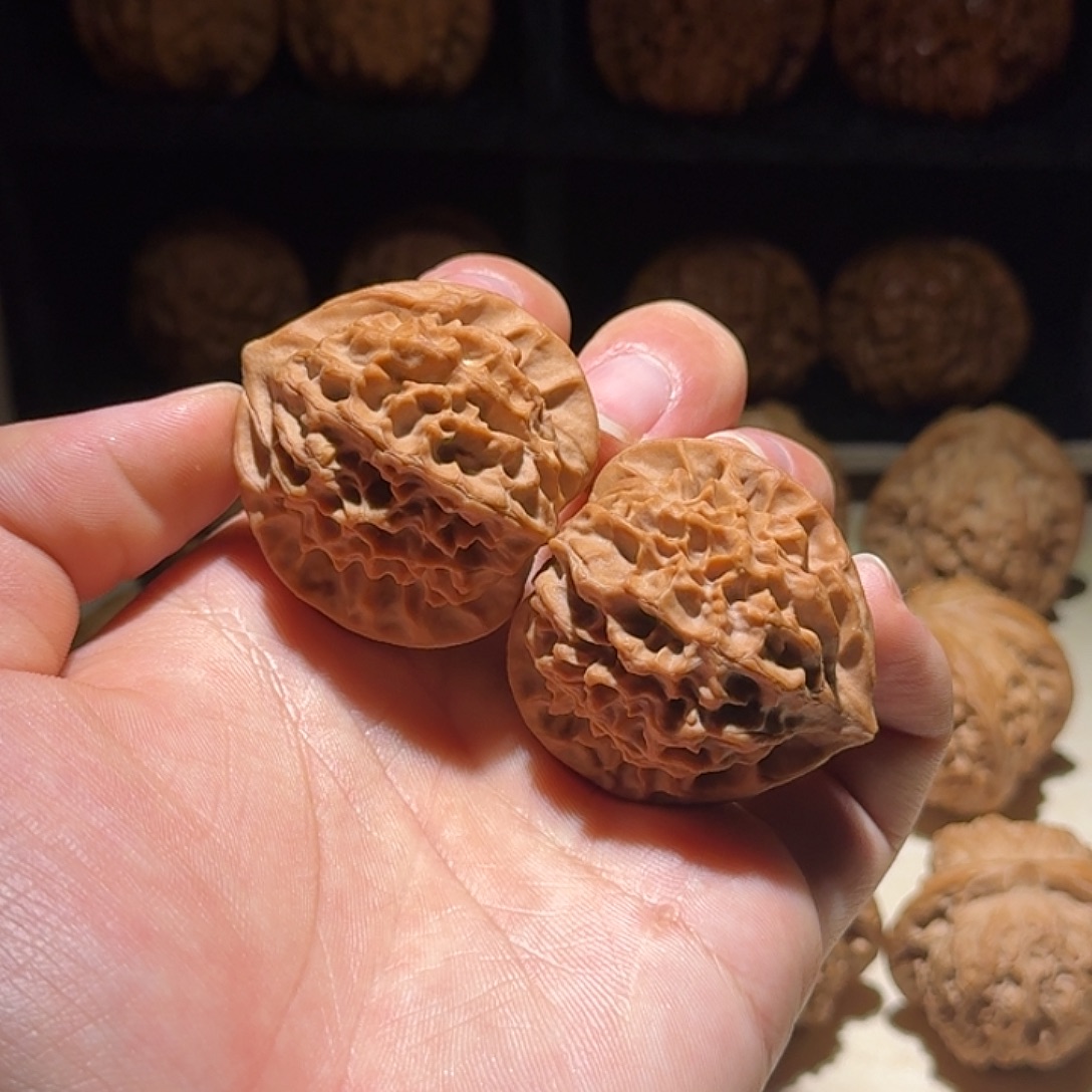 文玩核桃吊坠龙鳞纹