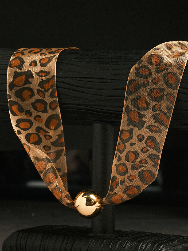 周帝王周帝王黄金电黑工艺足金豹纹丝巾时尚电黑精致项链