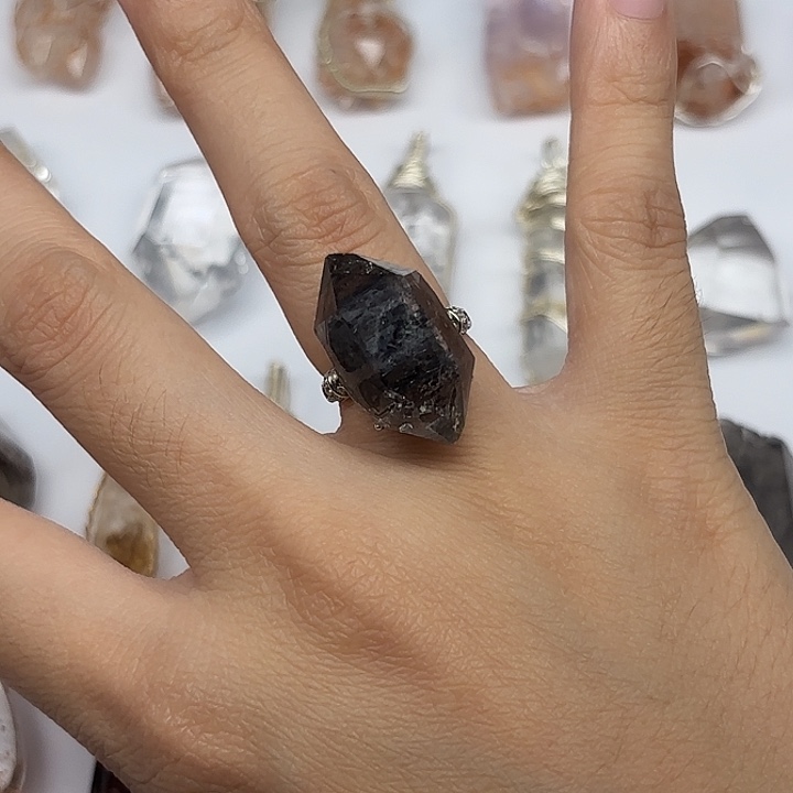 戒指水晶银S925镶嵌闪灵钻戒指