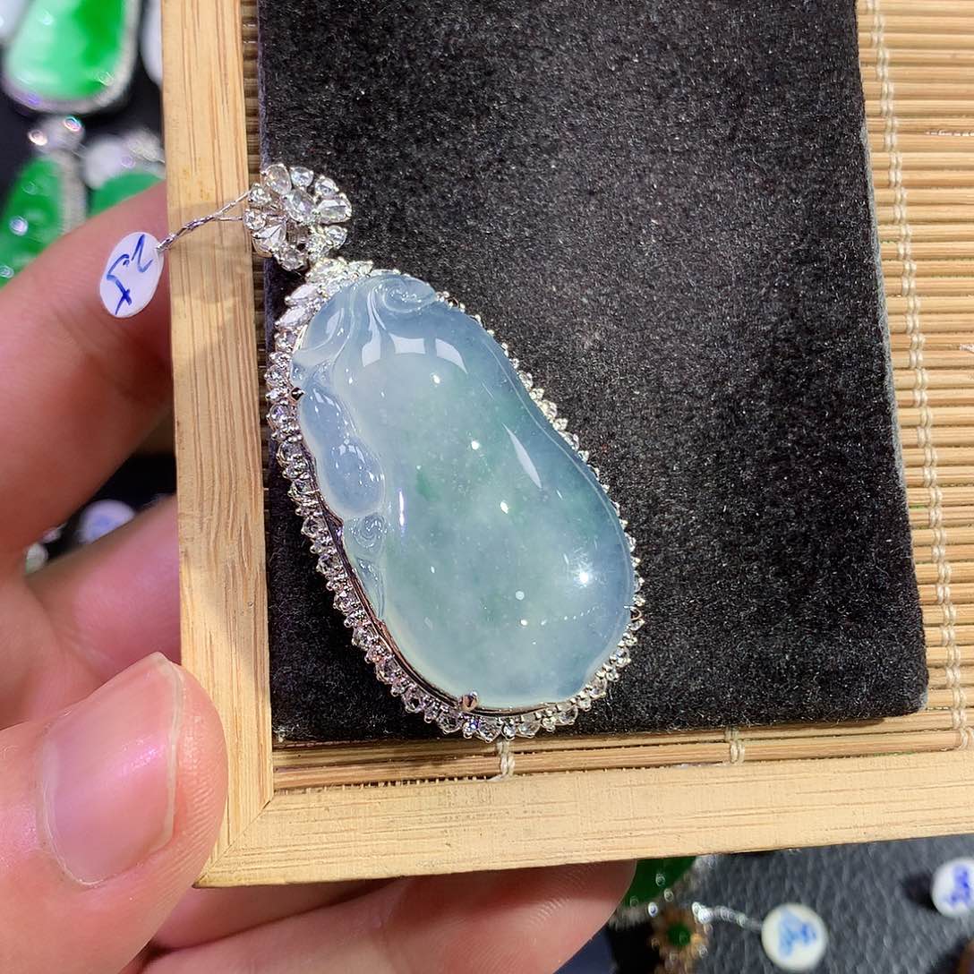 翡翠18K金镶嵌吊坠(赠链)