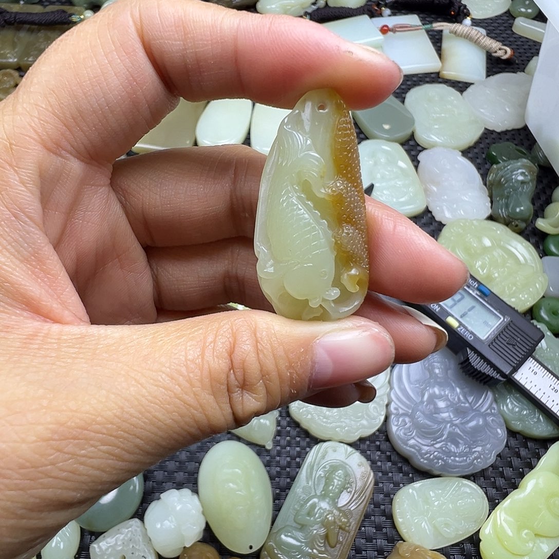 和田玉未镶嵌颈饰卡39.2