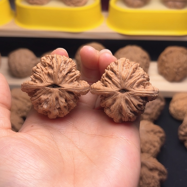 文玩核桃吊坠40虎头