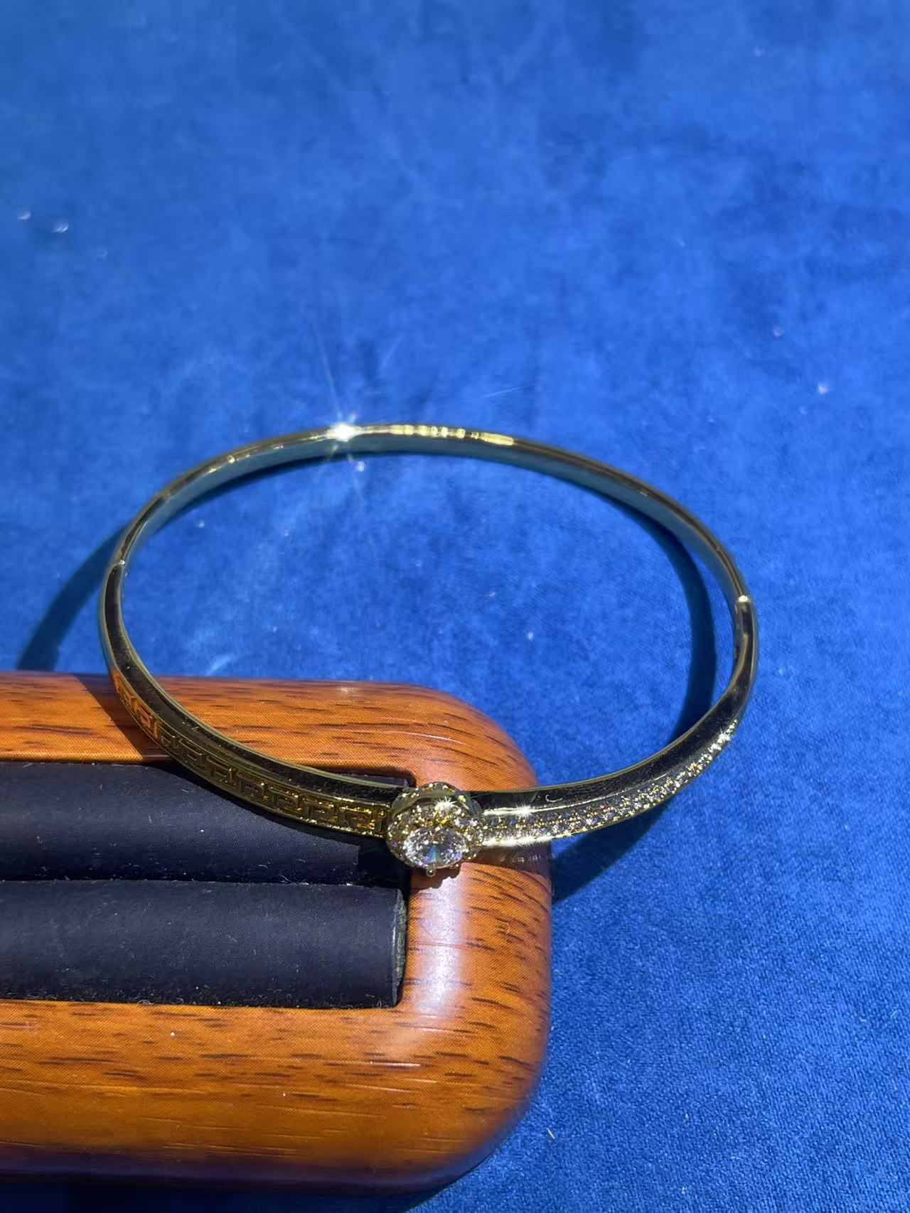 a1616黄色长城纹均码卡扣手镯多样性发货