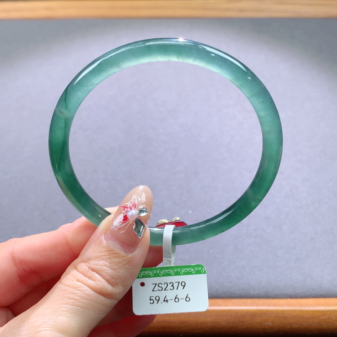 翡翠手镯未镶嵌天然翡翠手镯叮当镯