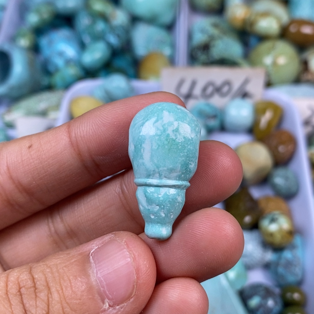 绿松石未镶嵌颈饰