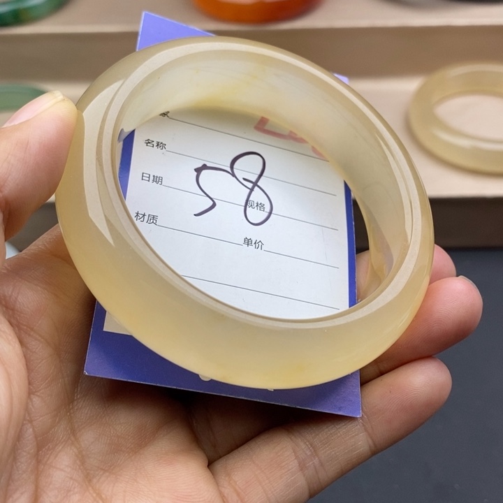 石英质玉未镶嵌手镯