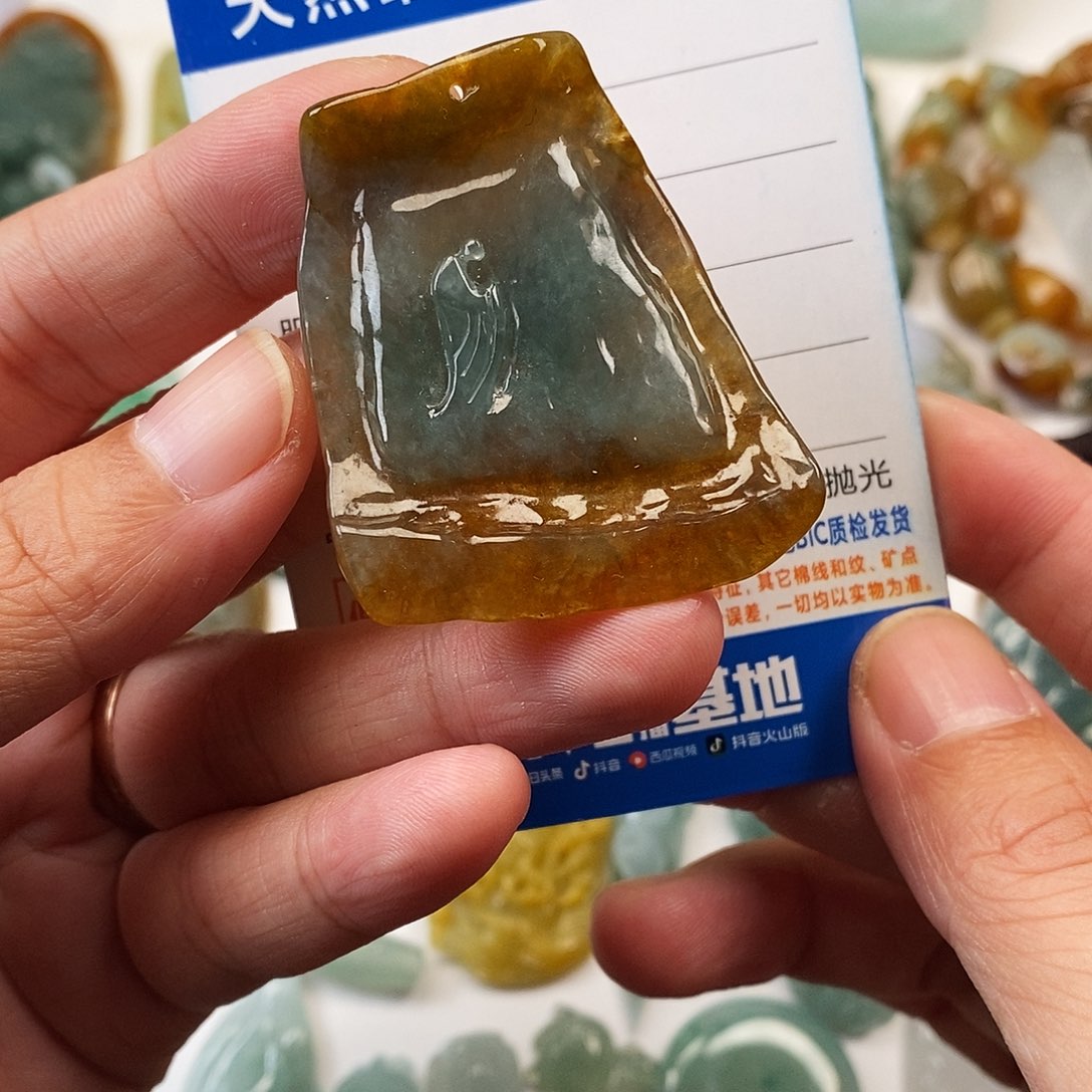 翡翠未镶嵌颈饰悟道