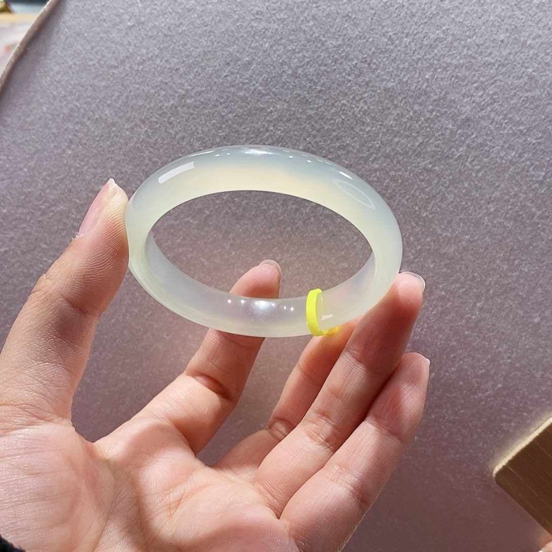 玛瑙/玉髓手镯未镶嵌52.1