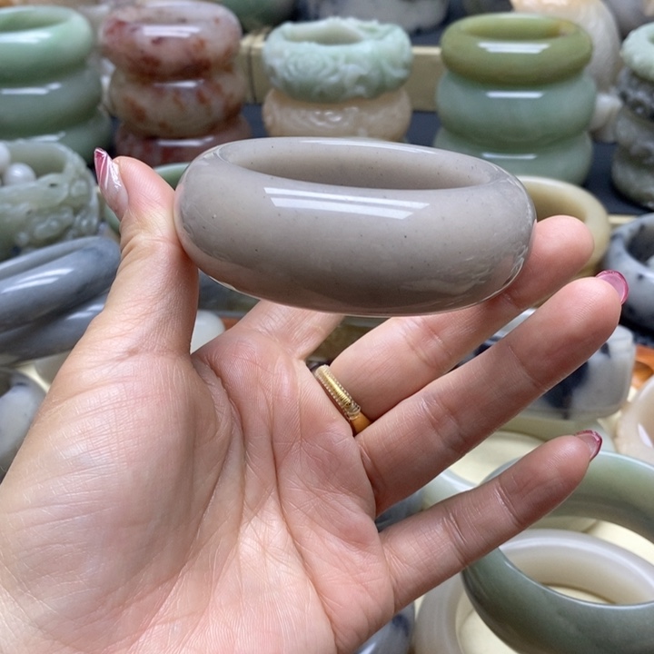 石英岩玉手镯未镶嵌