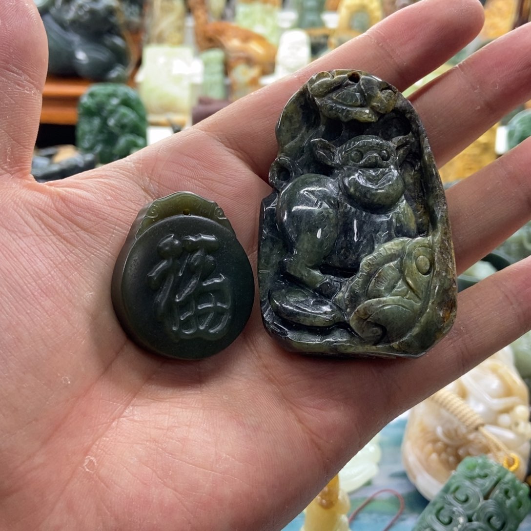 岫岩河磨玉（透闪石质玉）未镶嵌把件