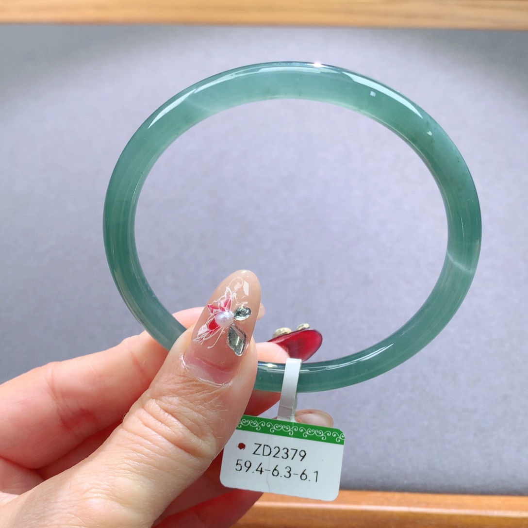 翡翠手镯未镶嵌天然翡翠手镯叮当镯