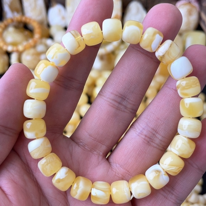 琥珀手串未镶嵌9+俄料金瓷白精工老型手串
