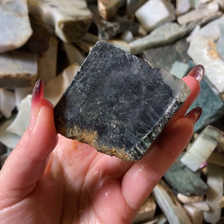 翡翠颈饰未镶嵌天然翡翠