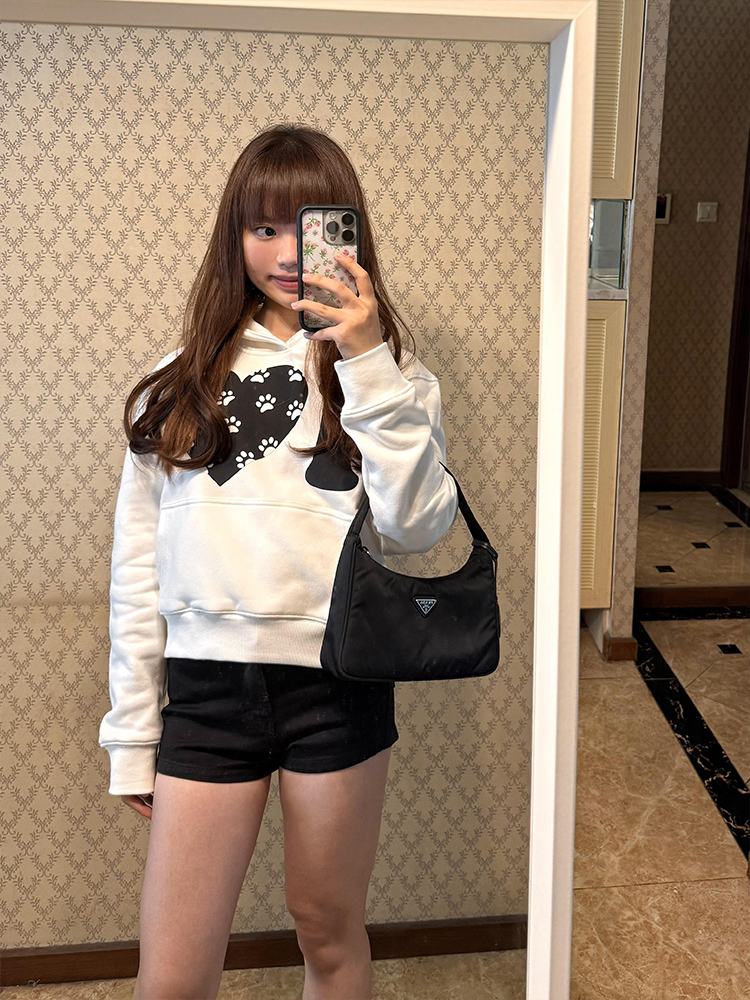 白色爱心狗爪发泡印花连帽卫衣女2025秋季新款百搭小个子短款外套