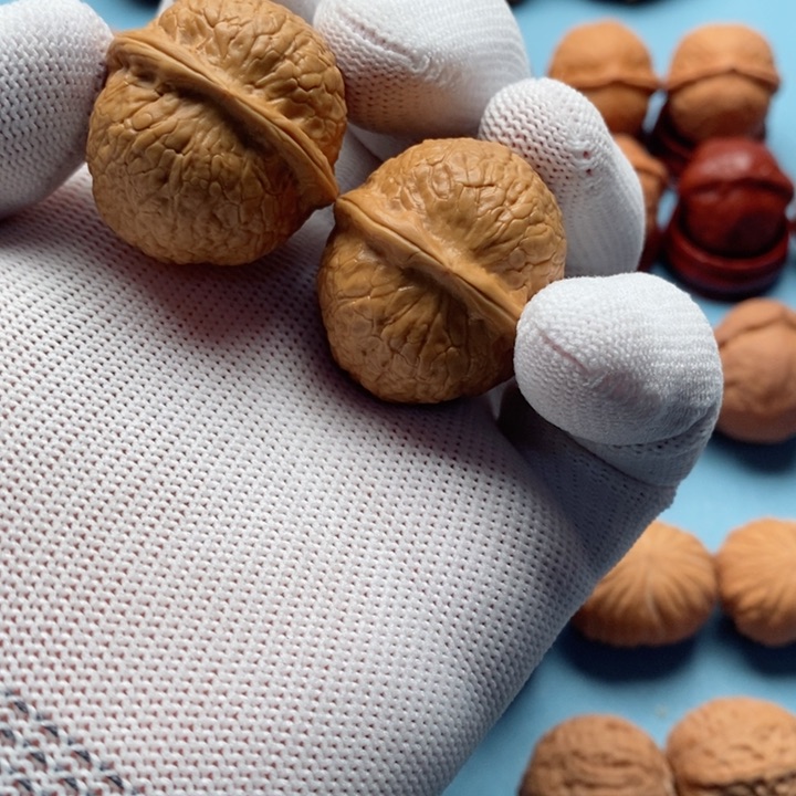 文玩核桃把件鱼籽纹