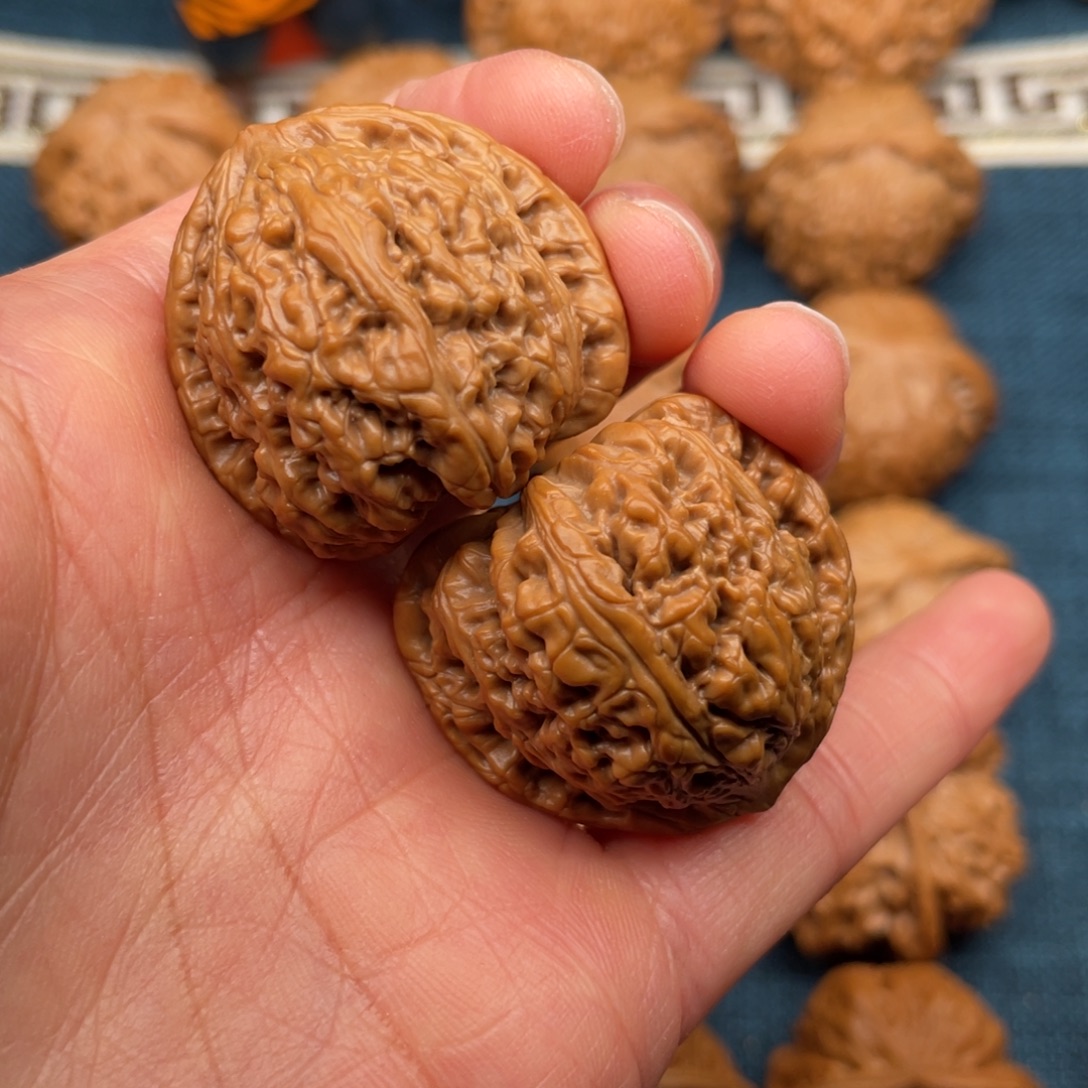 把件文玩核桃34全品毕业三角红宝石狮子头手捻