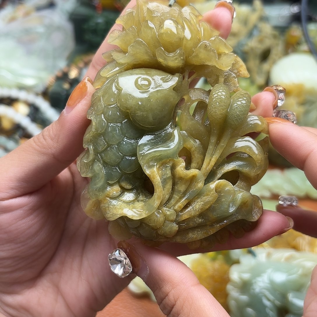 ****爱蛇纹石玉未镶嵌吊坠