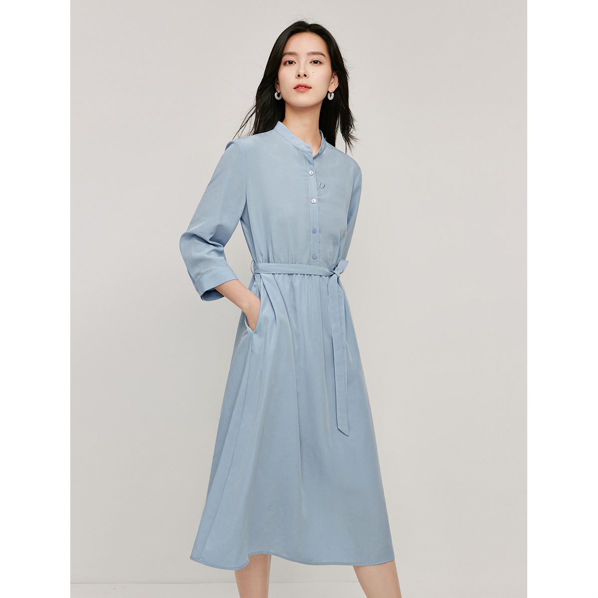 茵曼2025春秋女连衣裙爆款百搭时尚舒适休闲简约实用中长裙