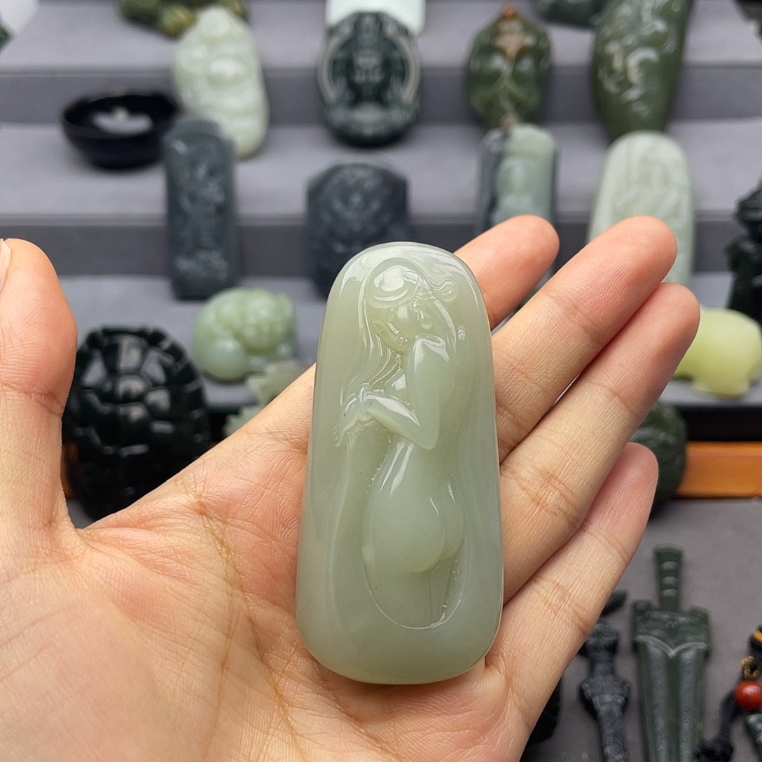 嘿***嘿和田玉未镶嵌颈饰