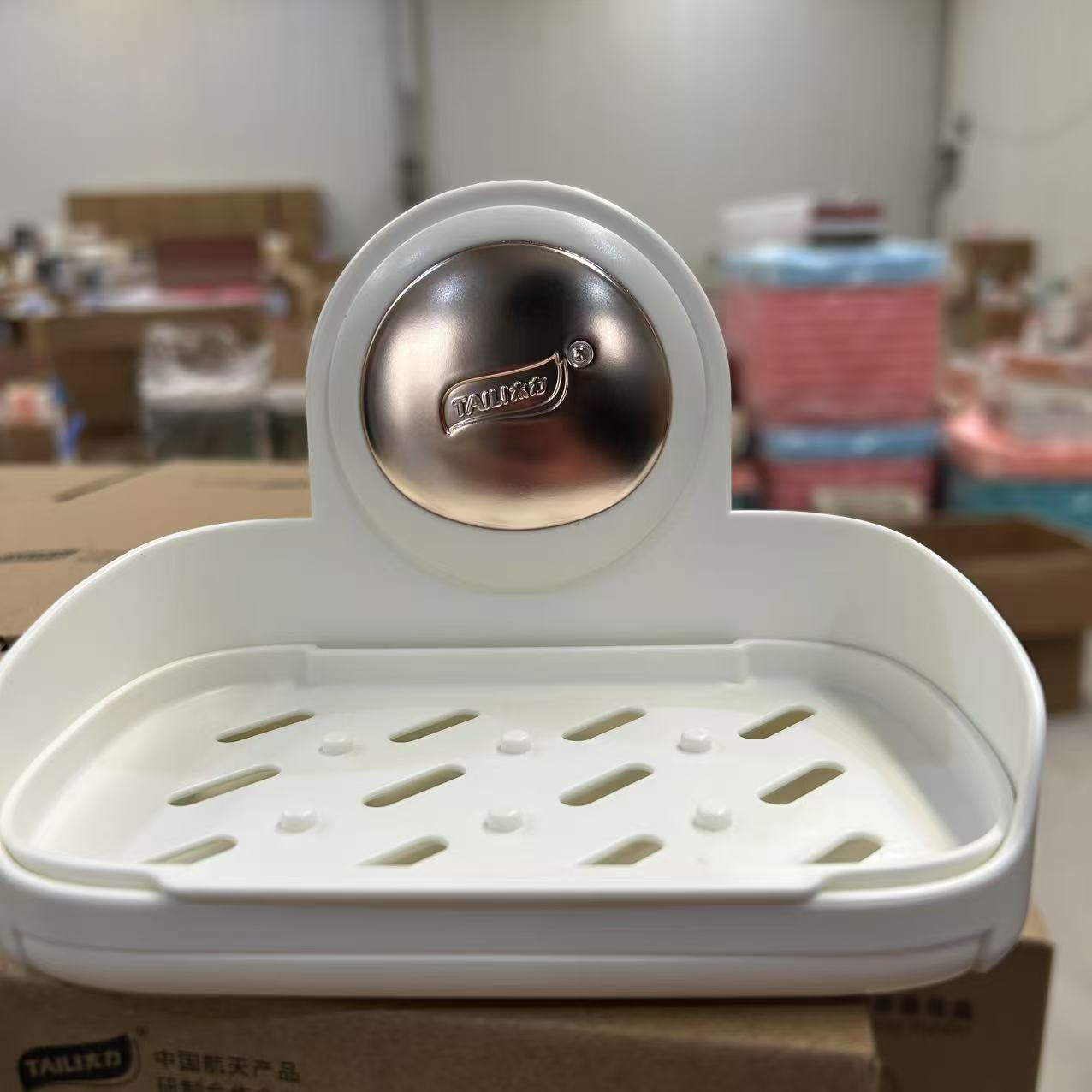 单层皂盒沥水卫生间浴室免打孔置物架 AW768