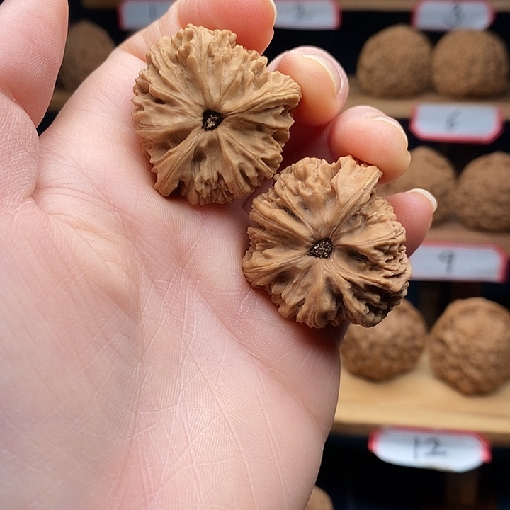 壮***云南将石文玩核桃佛度