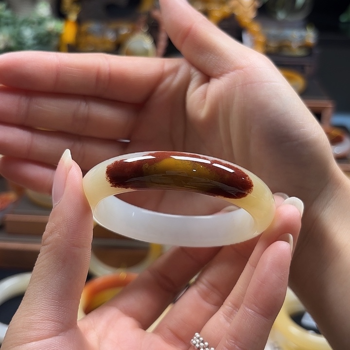 j***a石英质玉（黄龙玉）未镶嵌手镯