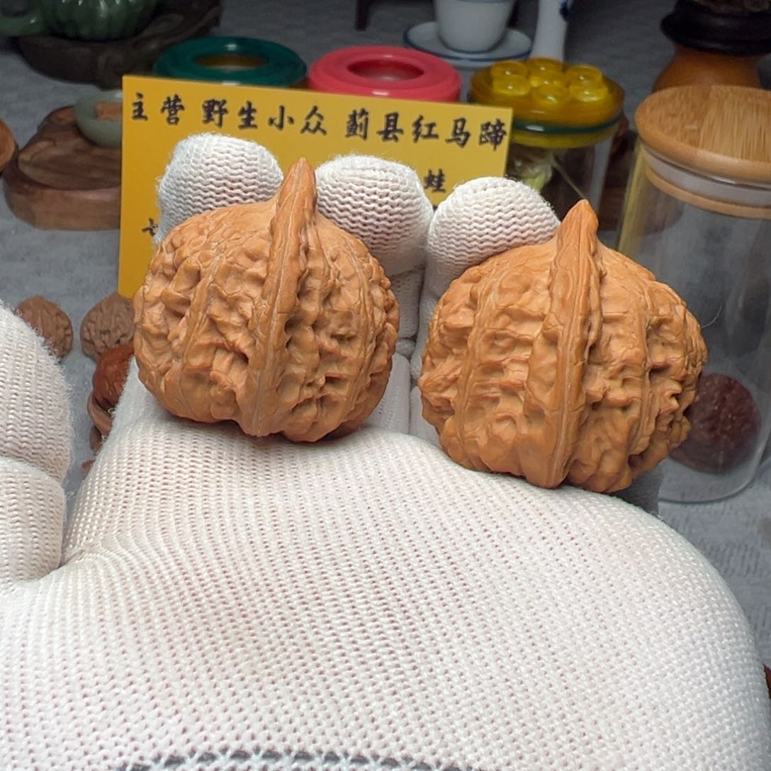 文玩核桃吊坠野生赤龙252