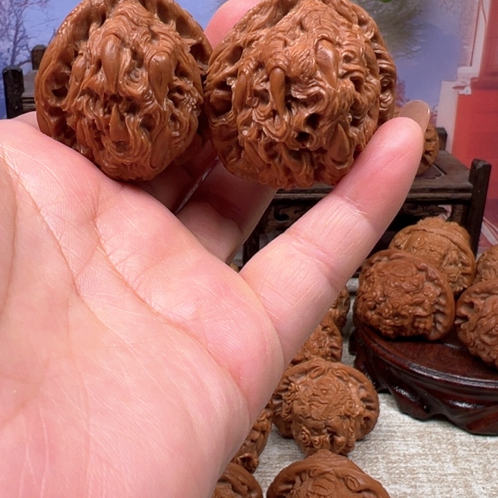核桃把件吞噬核桃雕刻
