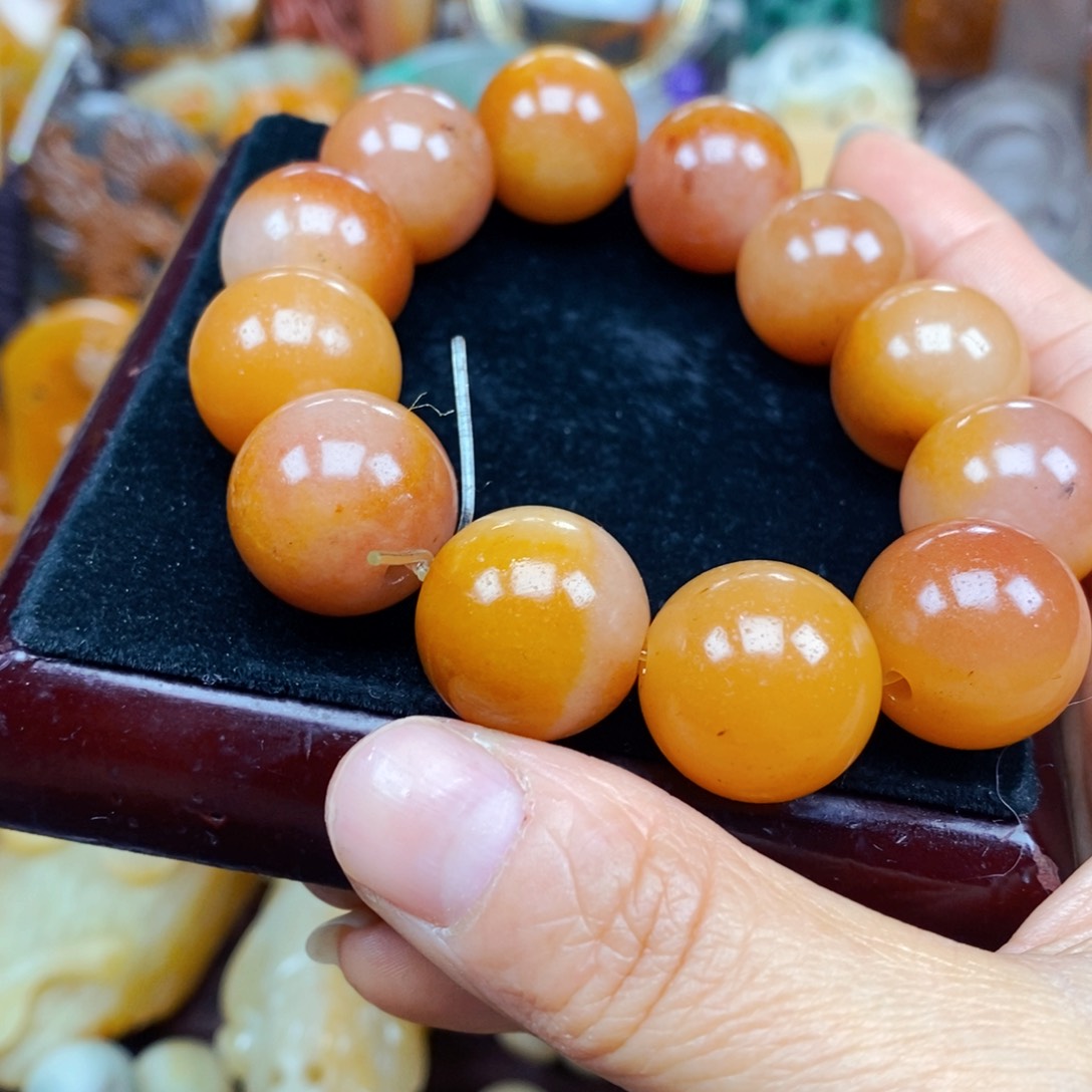 石英质玉（黄龙玉）未镶嵌颈饰