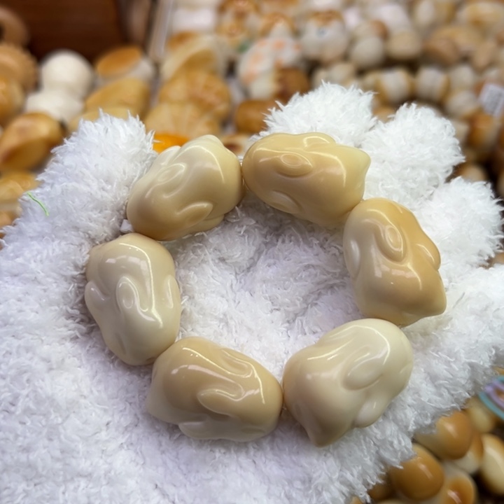 ****️菩提根/象牙果把件71 象牙果原果雕刻糖心趴趴兔