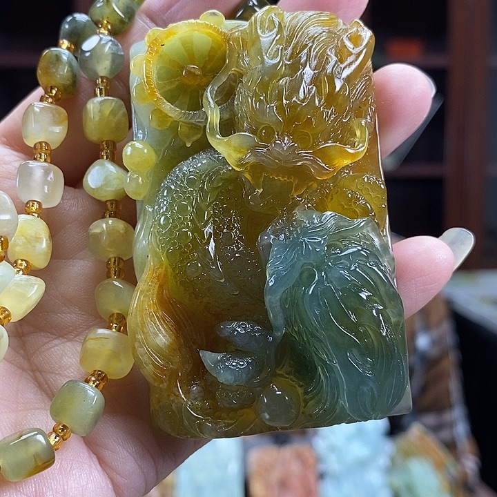 蛇纹石玉未镶嵌颈饰