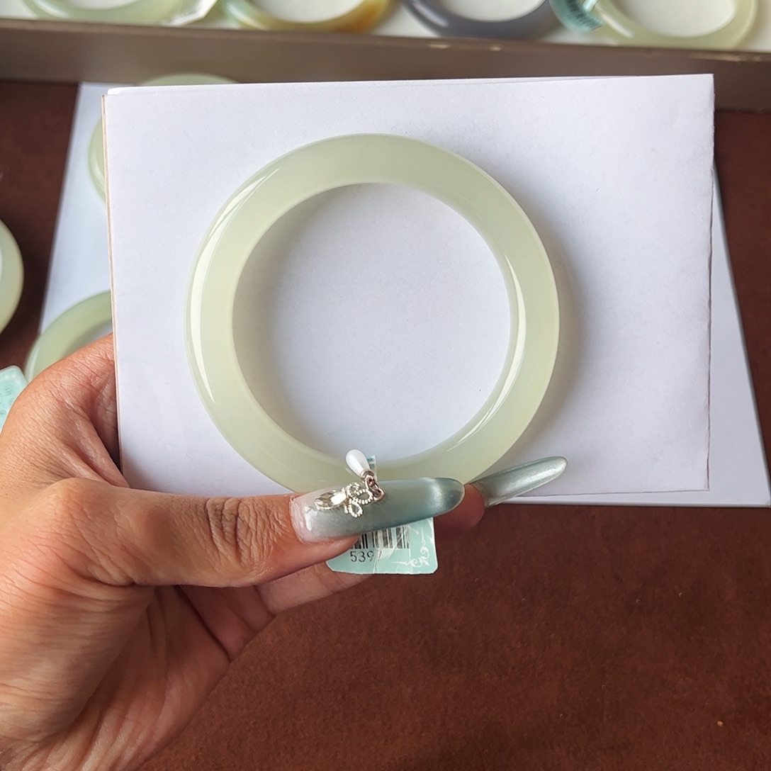 和田玉手镯未镶嵌糯****吃