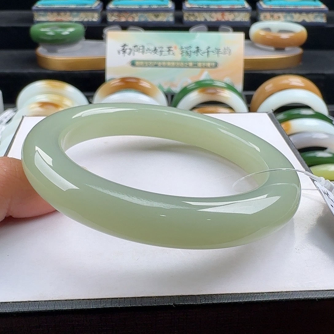 和田玉手镯未镶嵌56，57