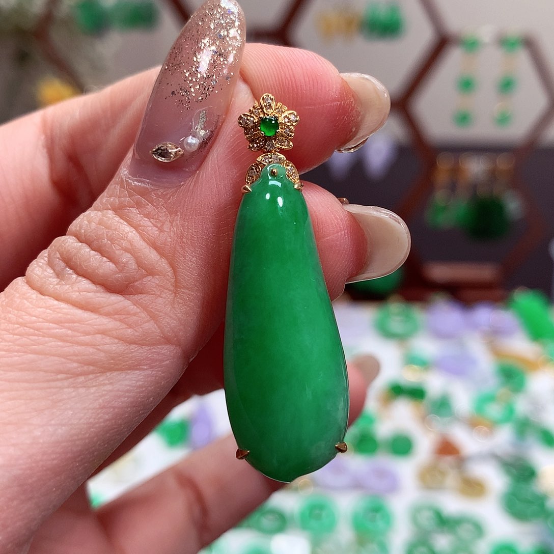 翡翠吊坠(不含链)18K金镶嵌天然翡翠