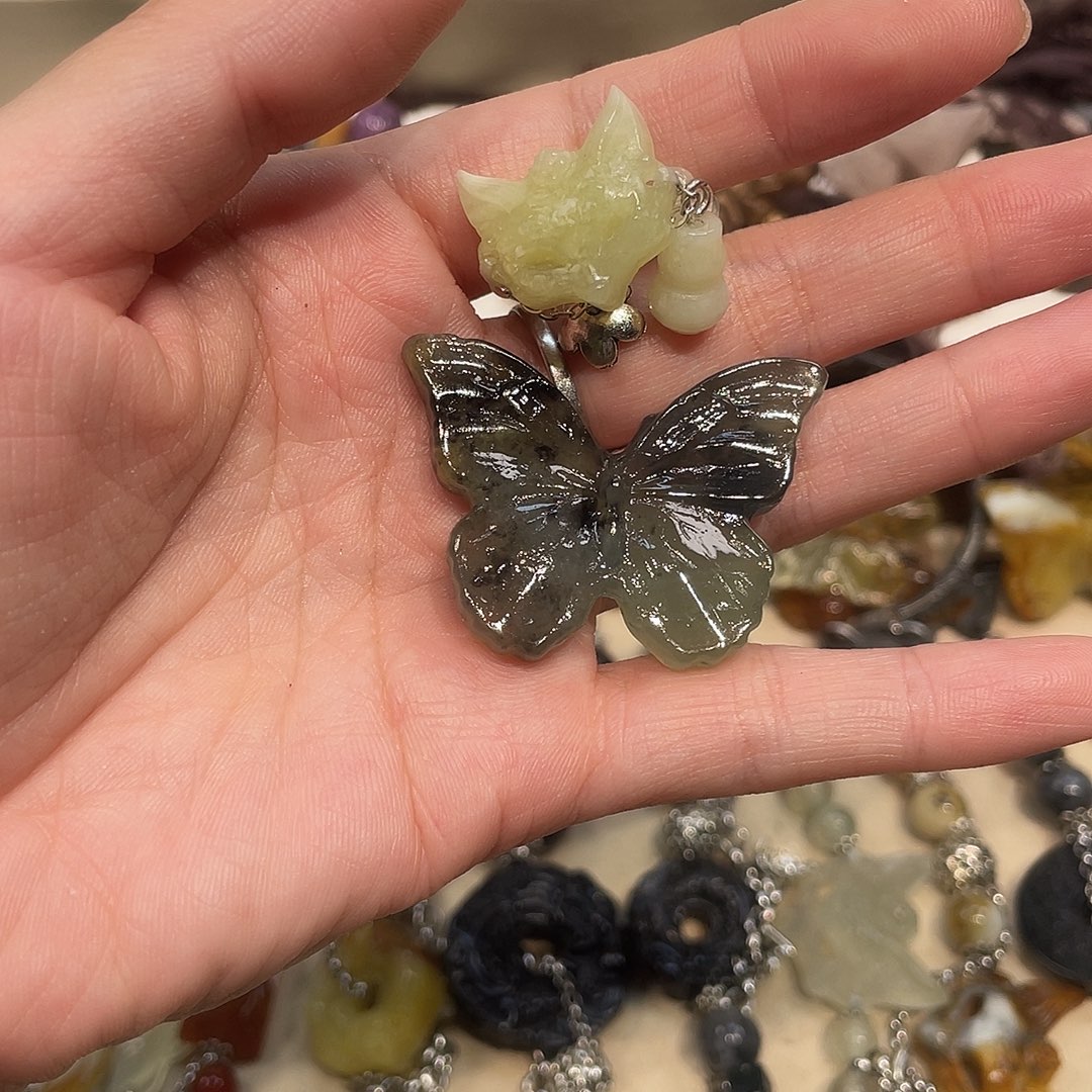 四***！蛇纹石玉合金颈饰