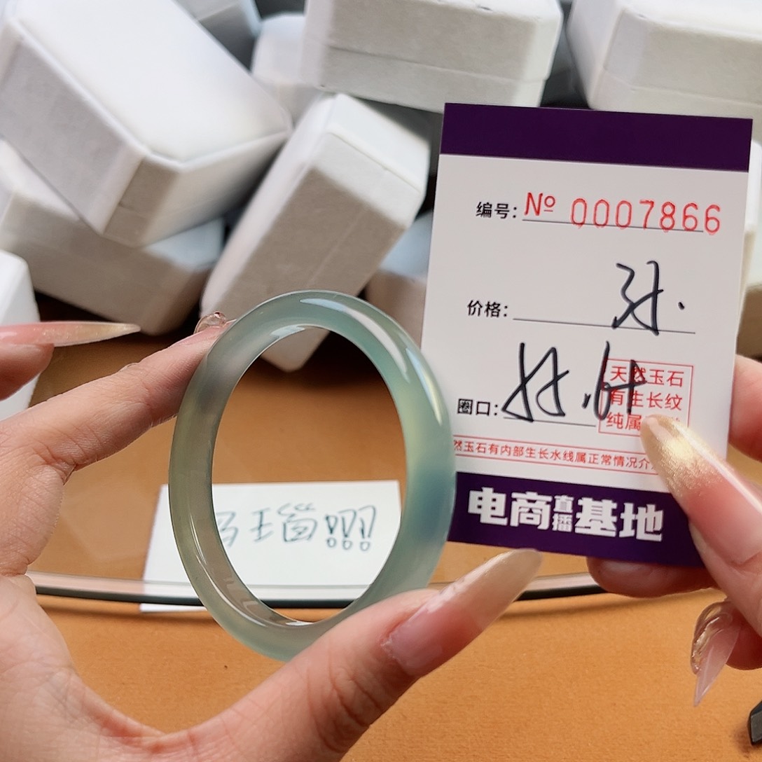 玛瑙/玉髓手镯未镶嵌7866