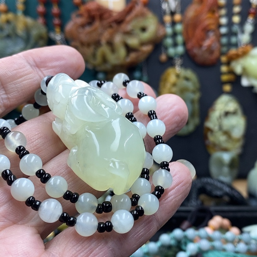 【闪购商品】蛇纹石玉未镶嵌吊坠